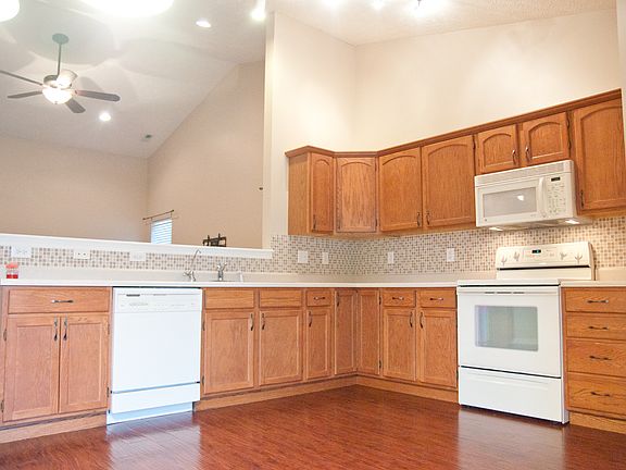 4th image of 624 Daniel Ct