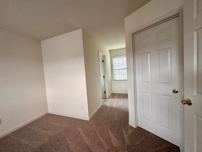 105 E Coopers Ct — Photo 14
