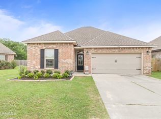 129 Wild Cherry Ln, Lafayette, LA 70508