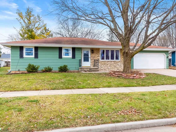 2600 S Berry Dr, Appleton, WI 54915