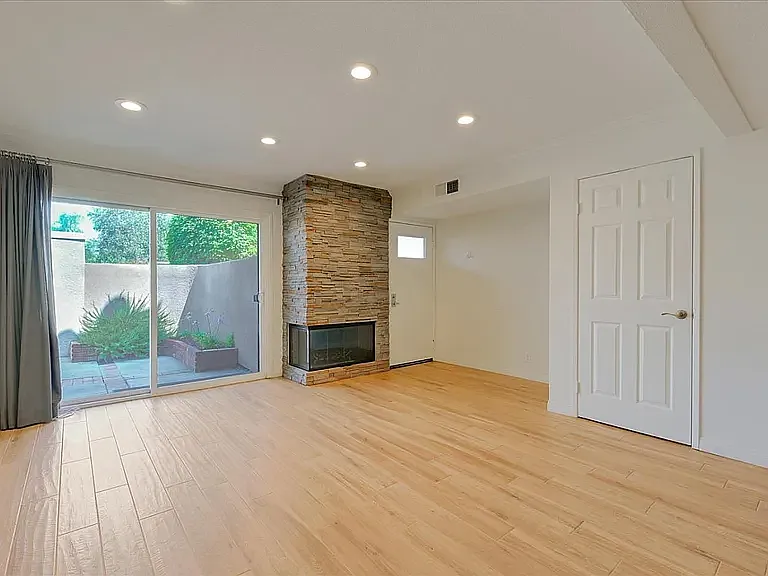 25761 Le Parc #87 — Photo 3