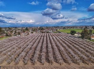 863 6th Avenue Dr, Kingsburg, CA 93631
