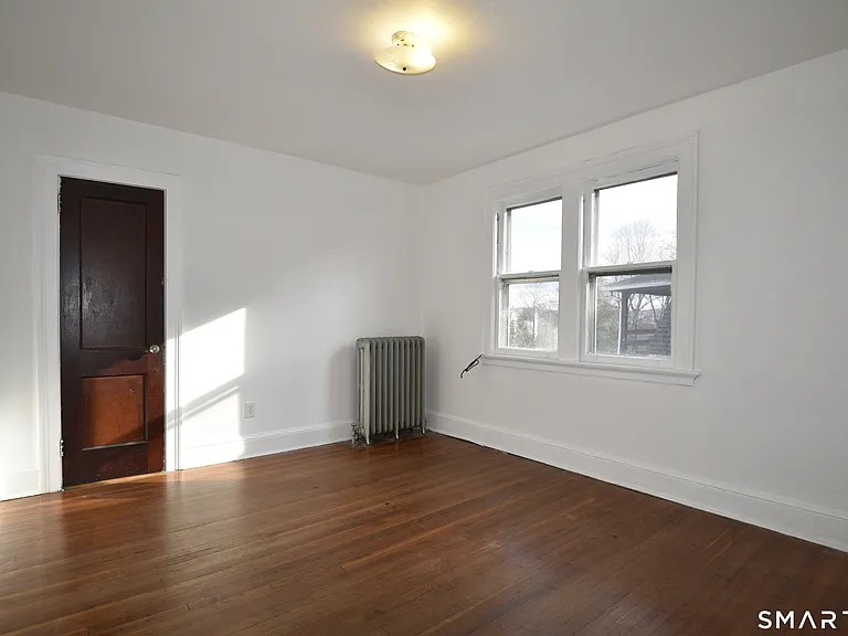 214 Quaker Ln S — Photo 16