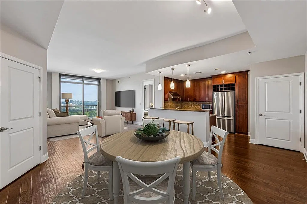 1 bed, 1.5 bath, 1385 sqft, $3,000 — Photo 2