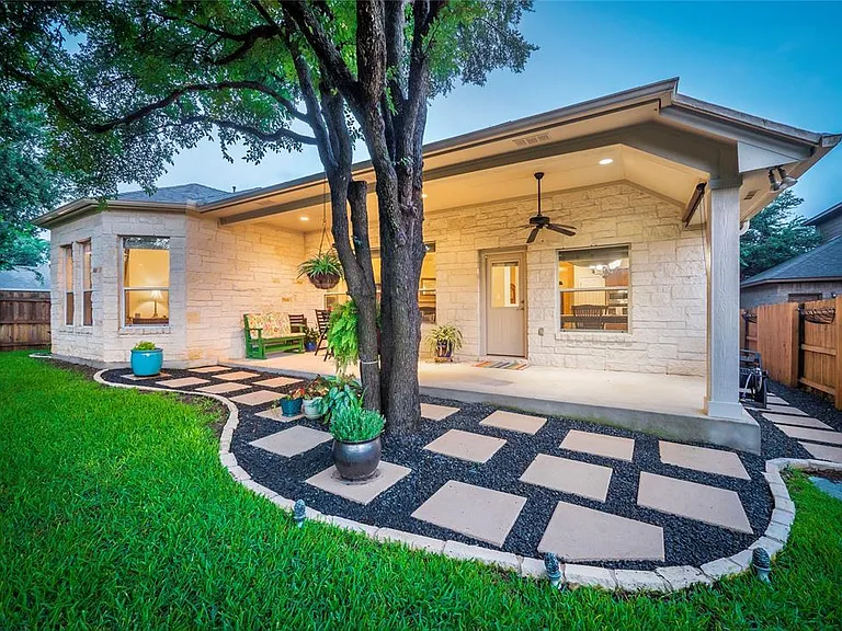 3805 Longhorn Acres St — Photo 21
