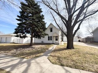 717 S 2nd St, Albion, NE 68620