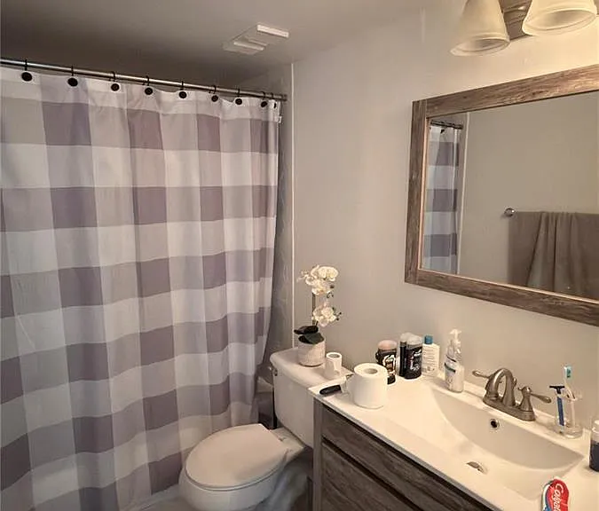 110 Lake Emerald Dr #107 — Photo 10