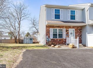 28 W Perpen Ct, Newark, DE 19702