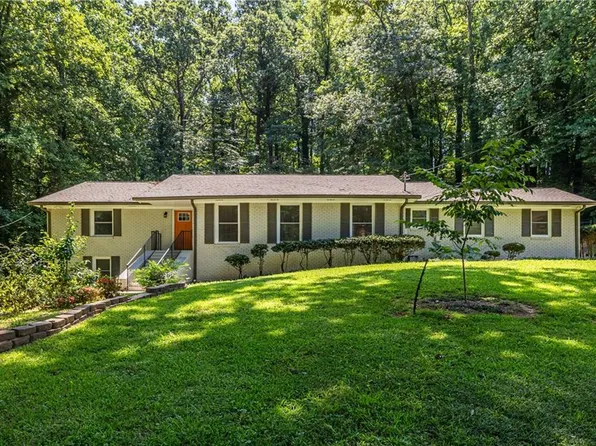 3030 Duke Of Gloucester, East Point, GA 30344