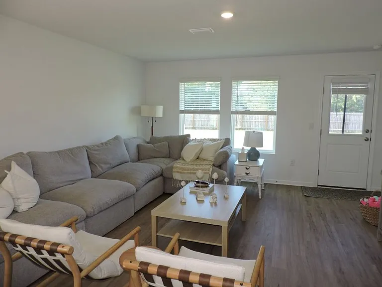 4664 Carlstrom Ln — Photo 5