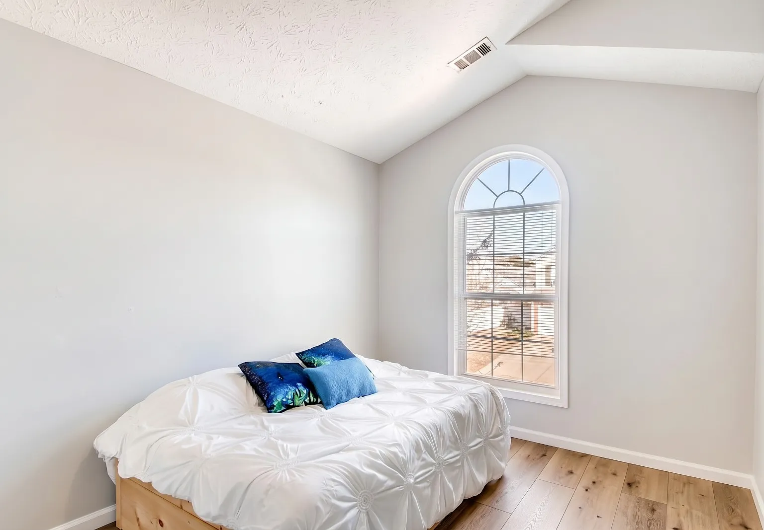 635 Chantress Ct — Photo 3
