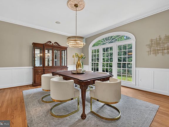 3rd image of 10507 Oakton Ridge Ct