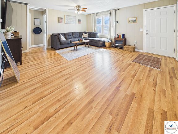 3rd image of 209 E Sparks Ave
