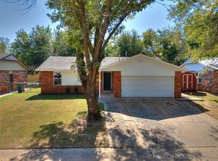 702 W 26th St, Sand Springs, OK 74063