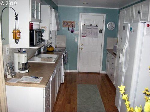 2nd image of 2914 NE 98th Ave