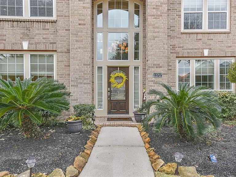 13707 Elm Shores Dr — Photo 2