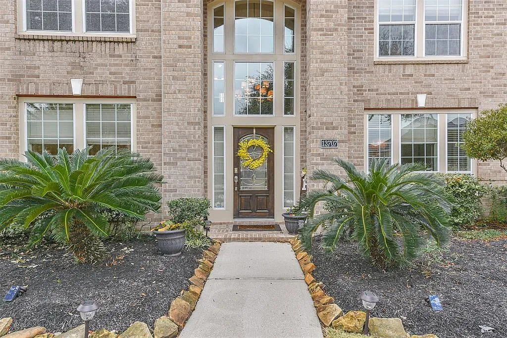 Building Photo - 13707 Elm Shores Dr