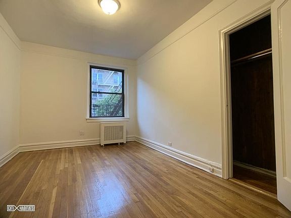 5th image of 3121 29th St APT 3J