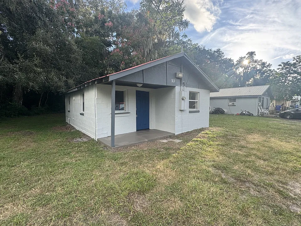 10 Lenox Ct