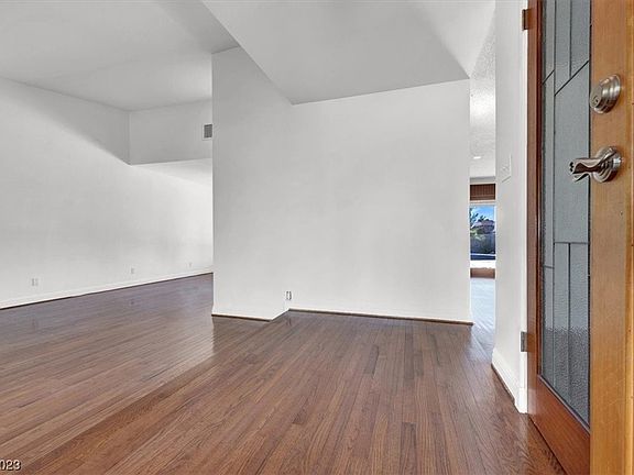 4th image of 5260 Caprice Ct