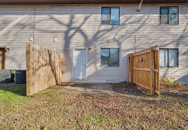 1045 S Happy Hollow Rd #1 — Photo 14