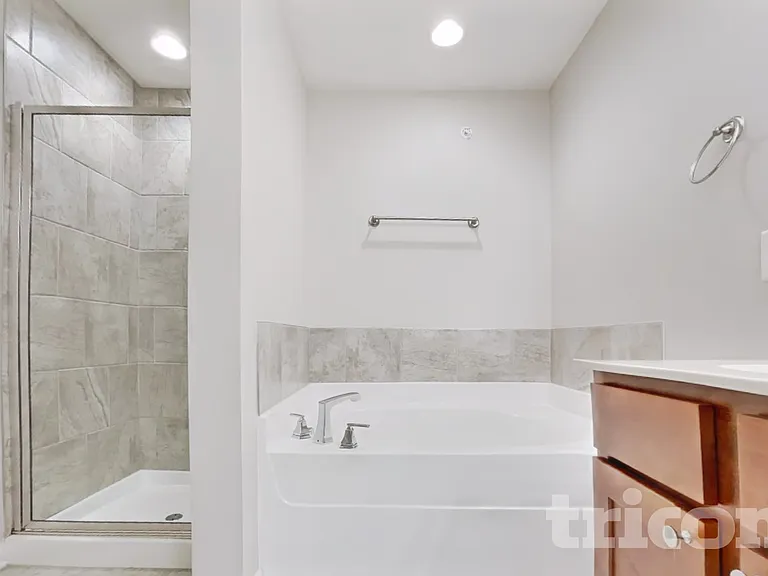 209 Ashmere Ct — Photo 9