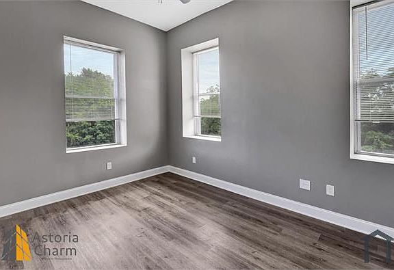 5th image of 3301 Elgin Ave #303