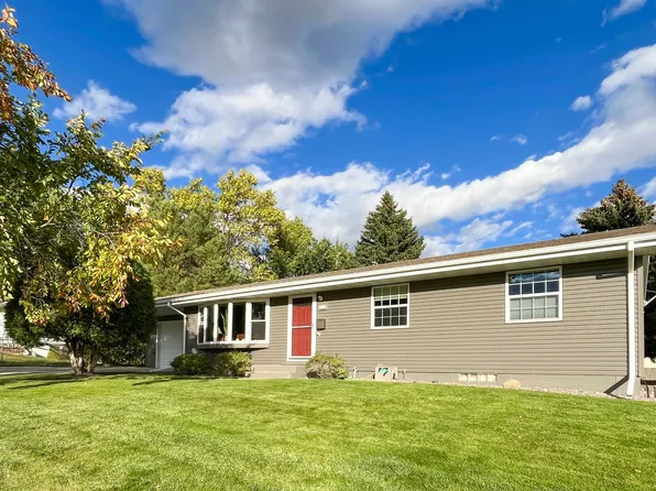 604 25th St NW, Minot, ND 58703