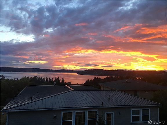 Amazing western exposure sunsets!  Wow!