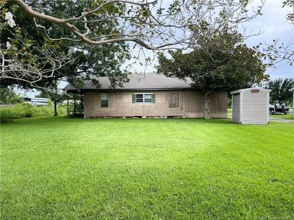 1209 W Tank Farm Rd, Lake Charles, LA 70605