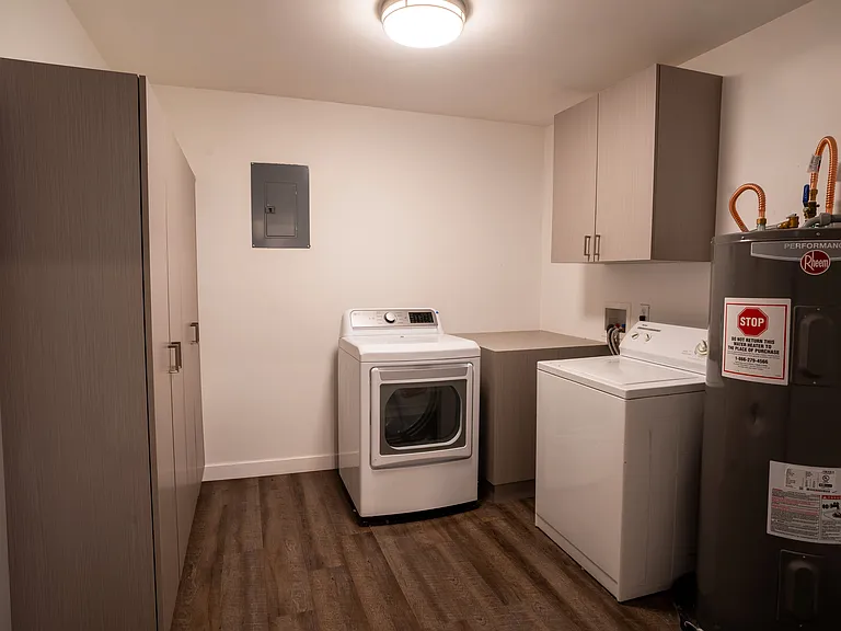 1728 E Laguna Dr — Photo 4