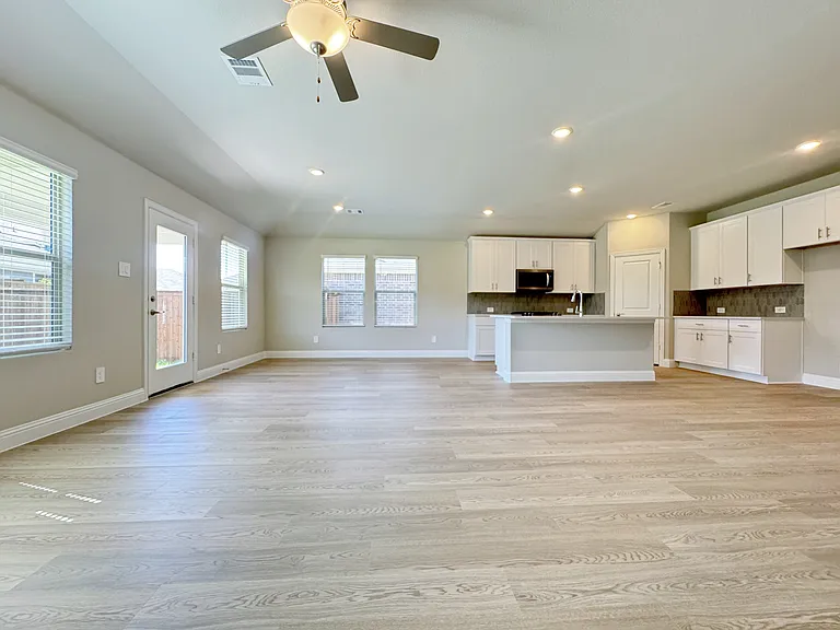 3713 Canyon Dr — Photo 8