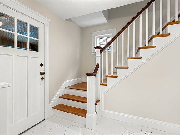 3rd image of 567 Winthrop St