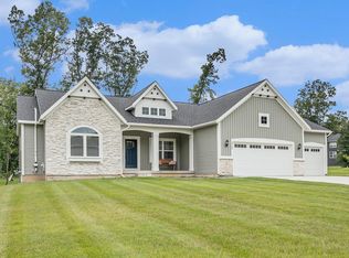 4755 Oak Harbor Dr, Grand Rapids, MI 49512