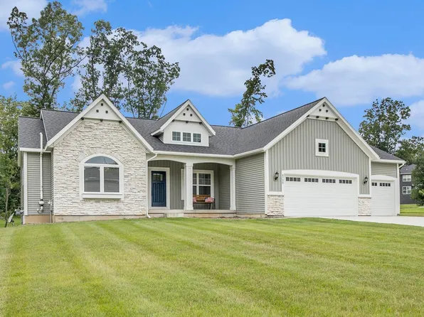 4755 Oak Harbor Dr, Grand Rapids, MI 49512