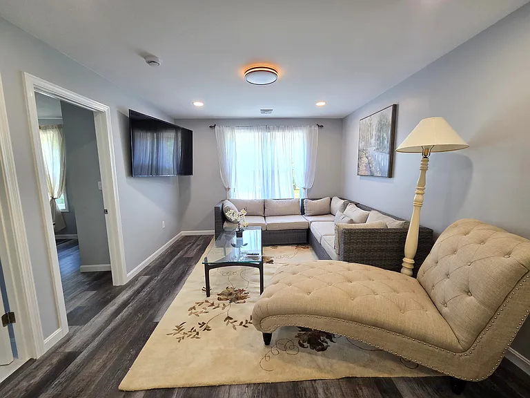 276 Sumner St #2 — Photo 4