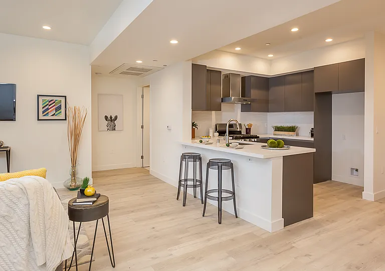 11269 Camarillo St #405 — Photo 41