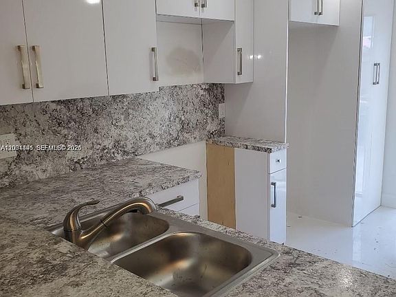 4th image of 4008 W 9th Ct #56