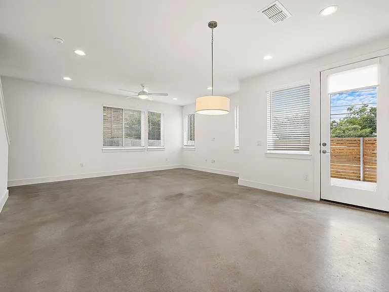 1206 Sarabeth Way — Photo 10