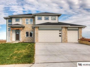 9804 Rosewater Pkwy, Bennington, NE 68007