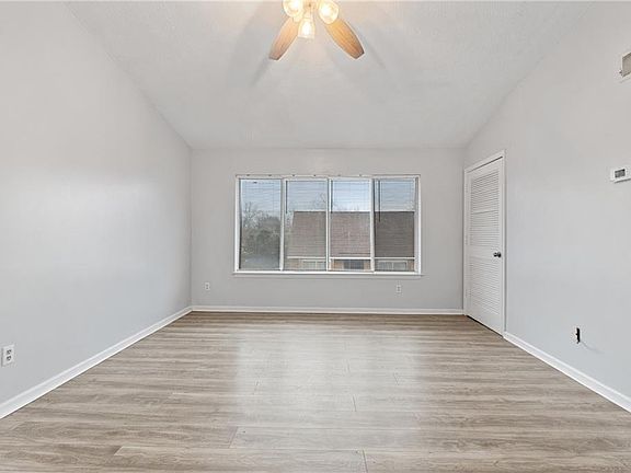 5th image of 220 Pacific Dr #2