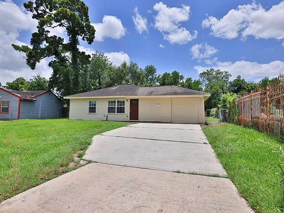 4th image of 9026 Lake Forest Blvd
