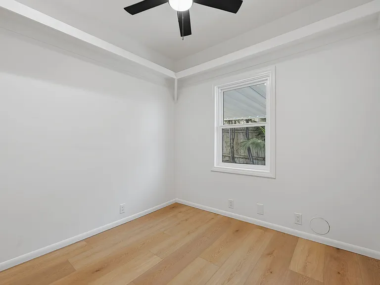 121 N Granados Ave N — Photo 9