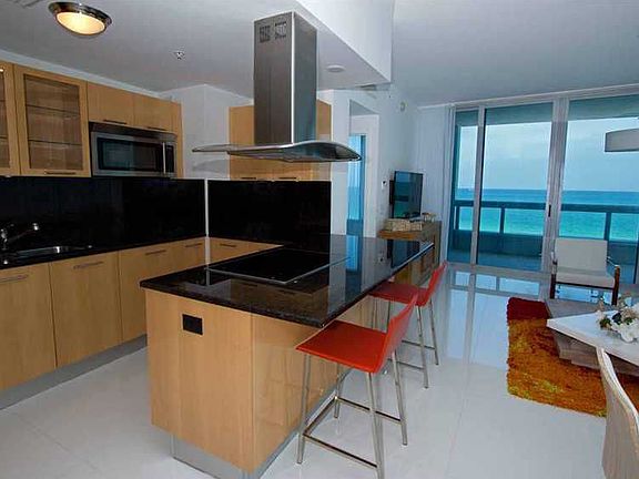 2nd image of 1800 Sunset Harbour Dr #1110