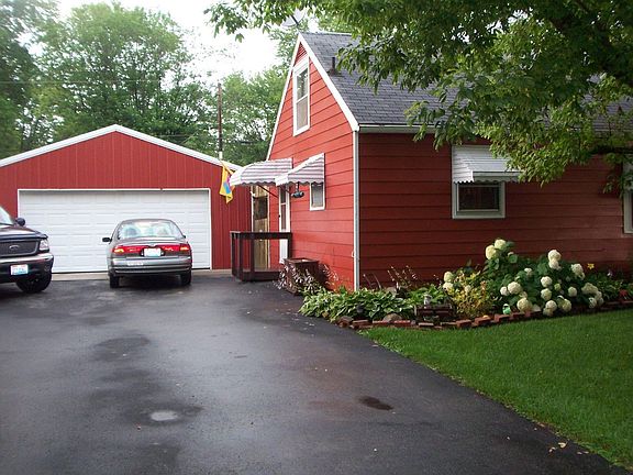 2nd image of 2247 Martin Ave