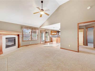 1304 SW Cross Creek Dr, Grain Valley, MO, 64029