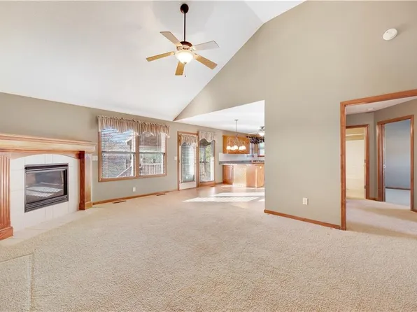 1304 SW Cross Creek Dr, Grain Valley, MO 64029