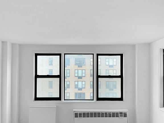 4th image of 150 E 18th St APT 6R