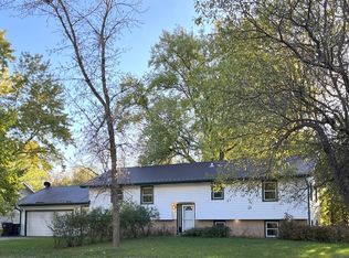 1271 River Rd, Windom, MN 56101