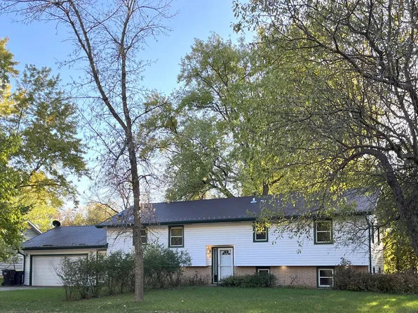 1271 River Rd, Windom, MN 56101